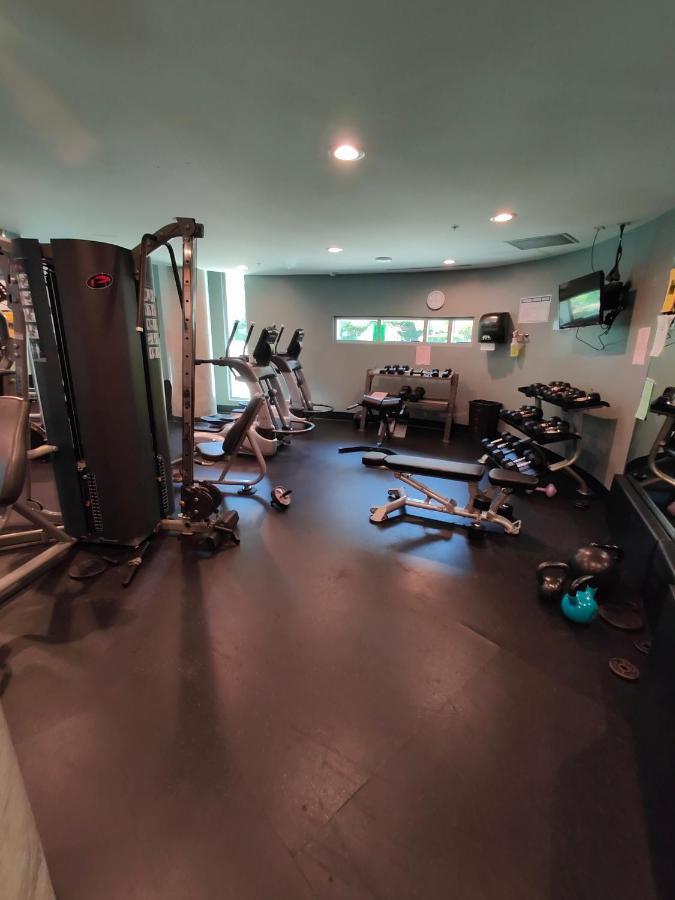 Gardenview Modern Condo With Parking, Gym, Pool, Ac Vancouver Exterior foto