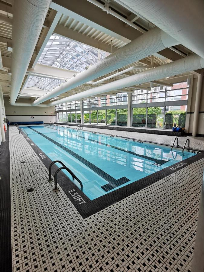 Gardenview Modern Condo With Parking, Gym, Pool, Ac Vancouver Exterior foto