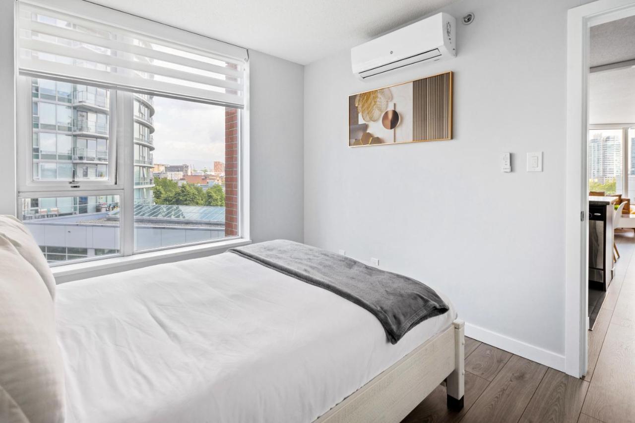 Gardenview Modern Condo With Parking, Gym, Pool, Ac Vancouver Exterior foto